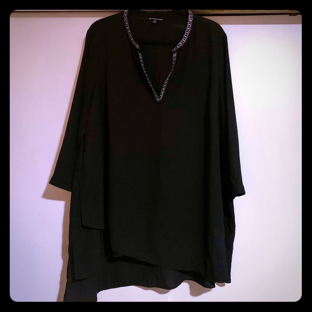 Zac & Rachel Woman Black Tunic Diamond V-Neck